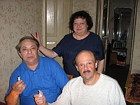 W 2006 roku Michael (w niebieskiej koszuli) wraz z żoną Milą odwiedził w Charkowie (Ukraina)swego przyjaciela Siemjona Gubnickiego - znanego gracza korespondencyjnego