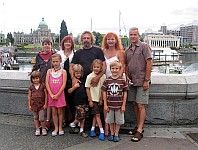 Wakacje w kanadyjskiej prowincji Brytyjska Columbia 2008. Kuzyn Bogdan w otoczeniu swej licznej rodziny: żony, dzieci i wnuków oraz najbliższej rodziny